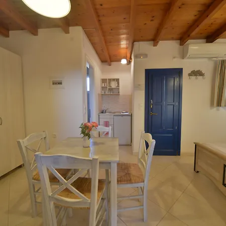 Amorgion Village 아파트호텔 4*